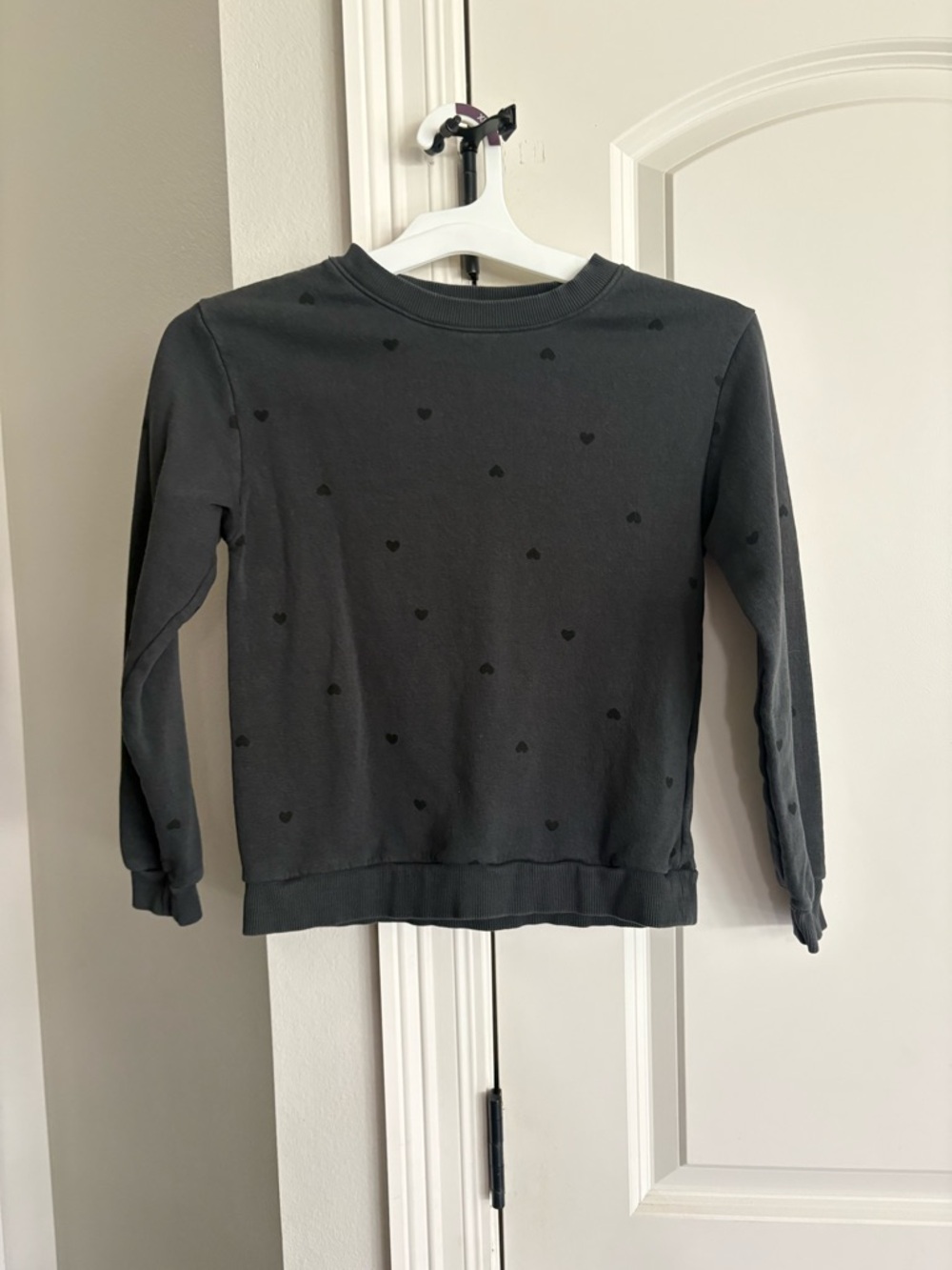 H&M gray with black hearts sweatshirt girls size 8/10 GUC